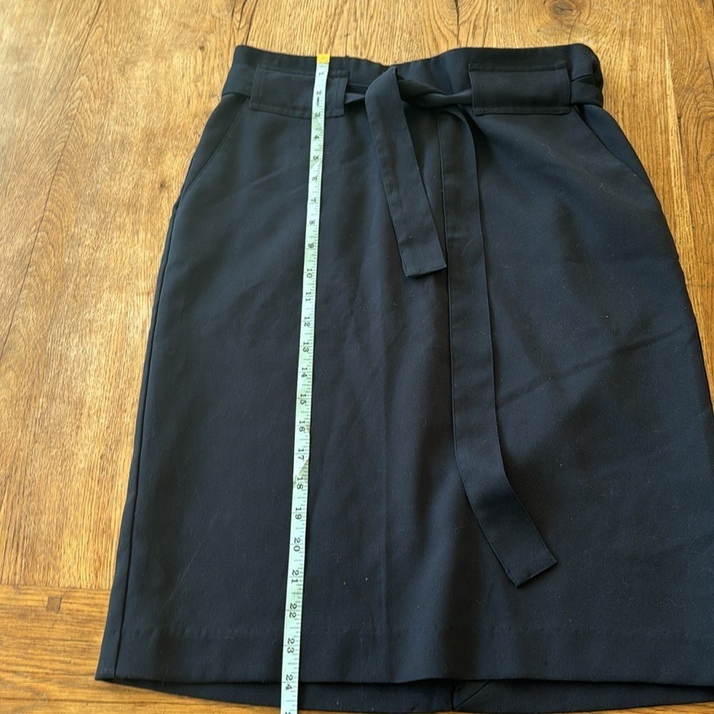 Banana Republic Navy Skirt size 6 - Picture 3 of 5